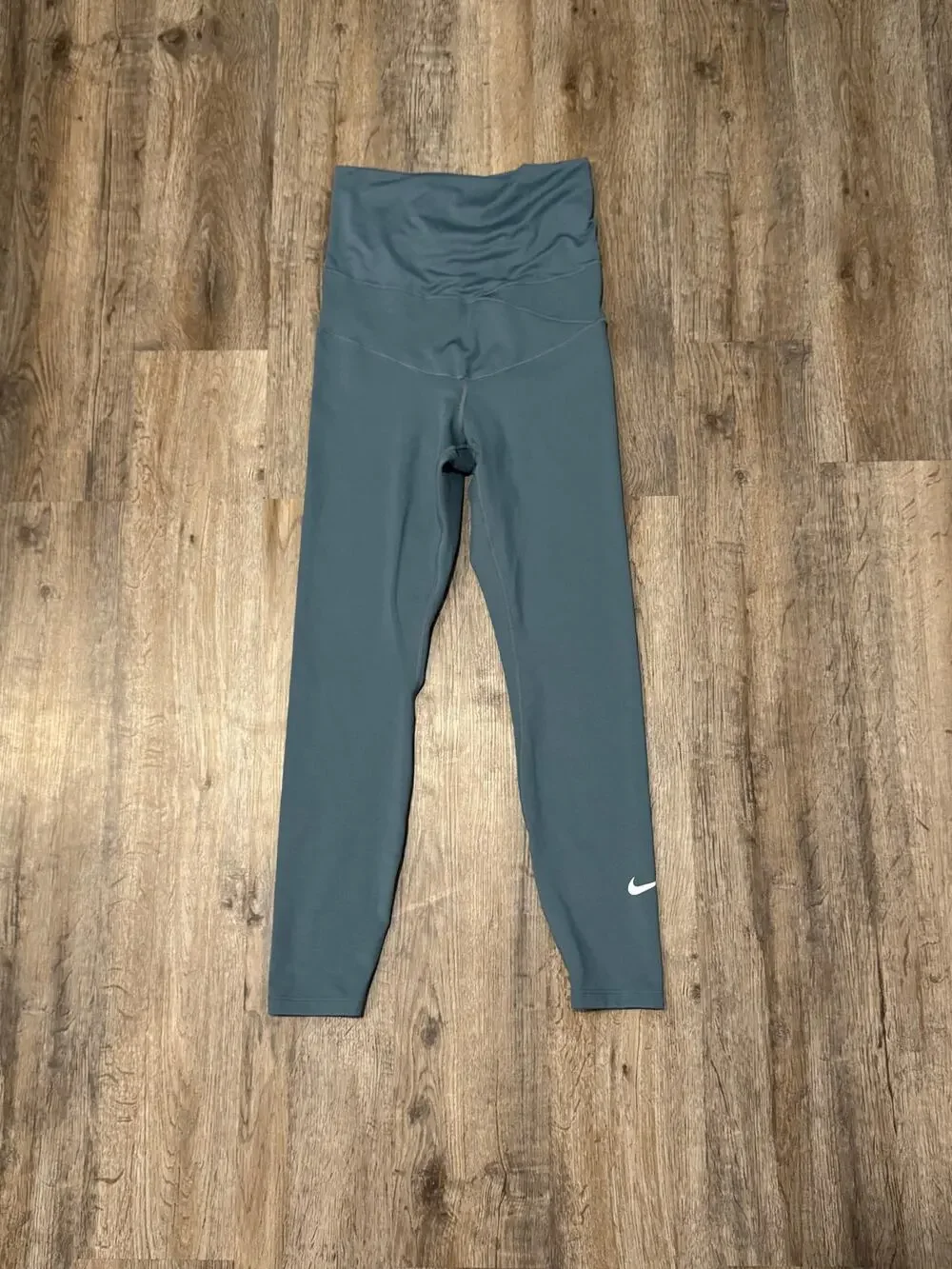 Nike One Women's Maternity High-Waisted Leggings Size Small Short